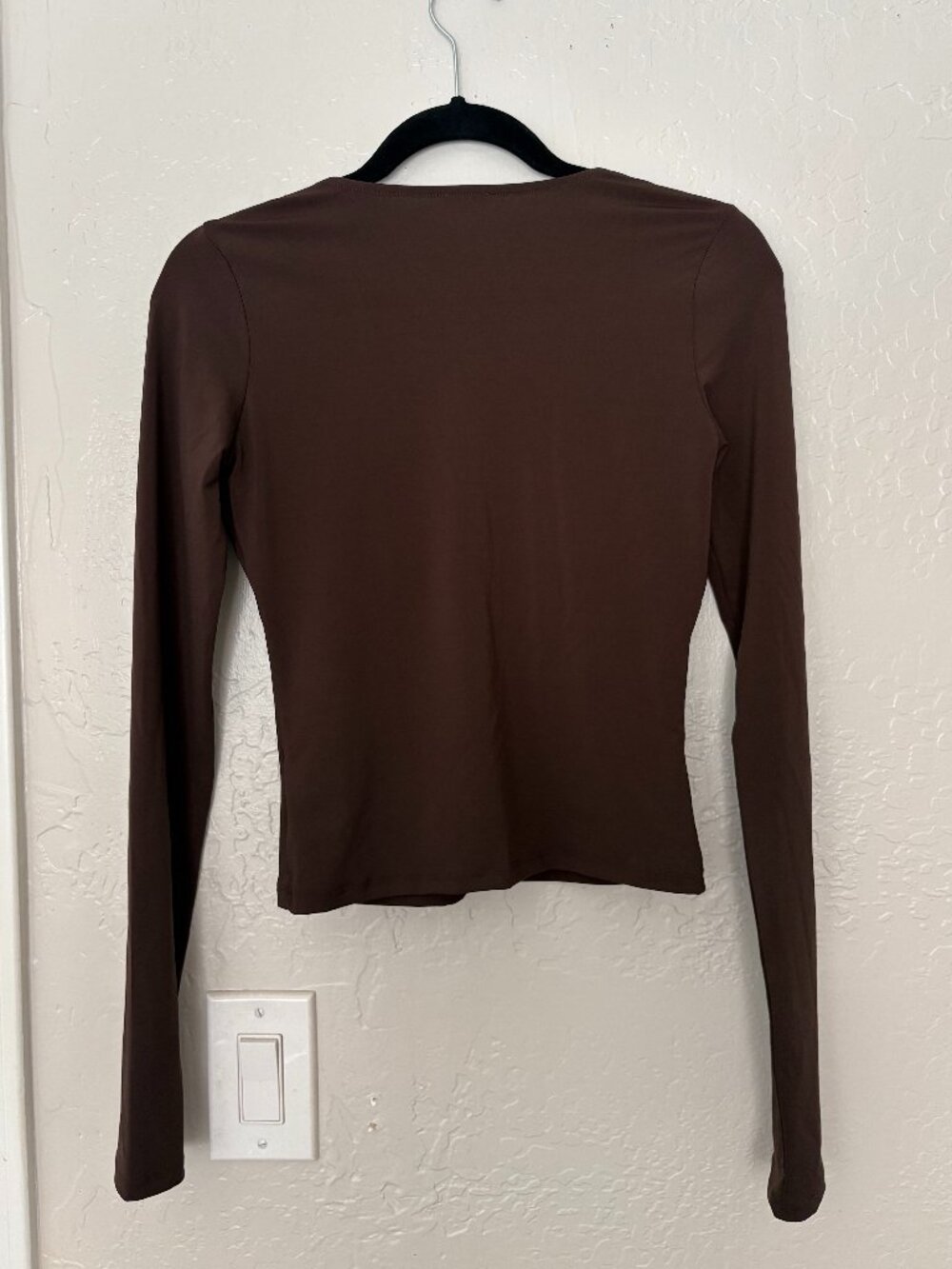 Garage Plunge Neck Long Sleeve Stretchy Flattering Top in Brown Size Small - Picture 4 of 7